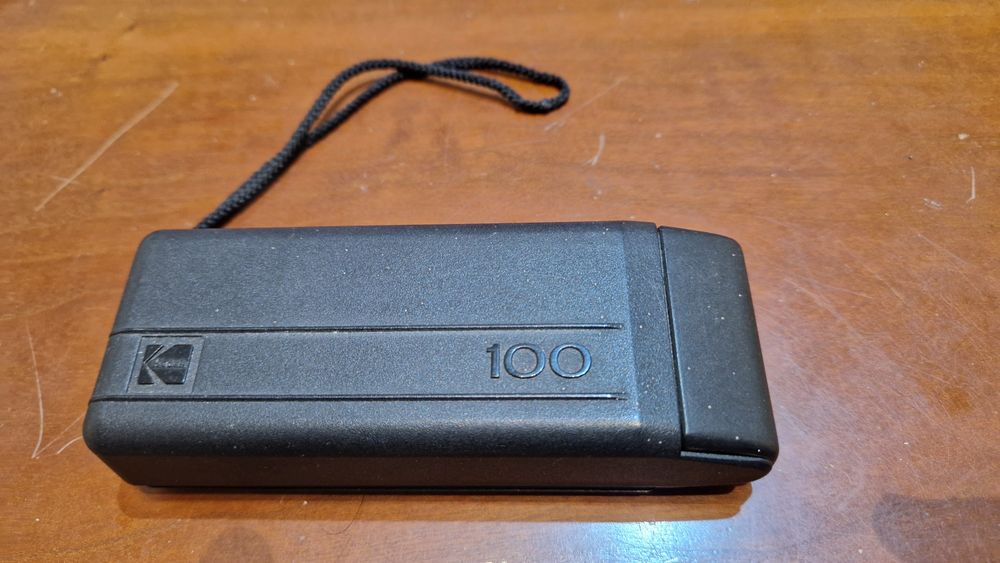 Conjunto Canon EOS 1000F N, EOS 100 e Kodak 100 -  Vintage de rolo