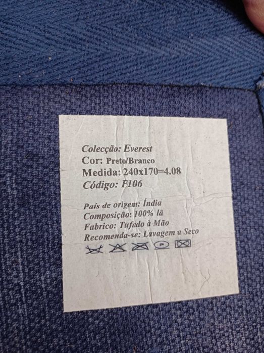 Tapete de sala feito à mão