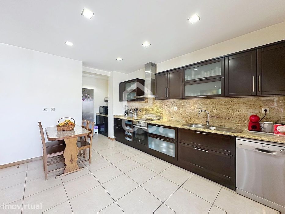 Apartamento T3 Moderno com Open Space, 3 Varandas e Suite