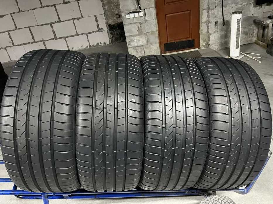 Купить разноширокий комплект БУ шин резины 285/30 R21 + 245/35 R21