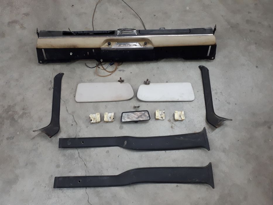 Lote de Peças Peugeot 404 tablier, cintos.