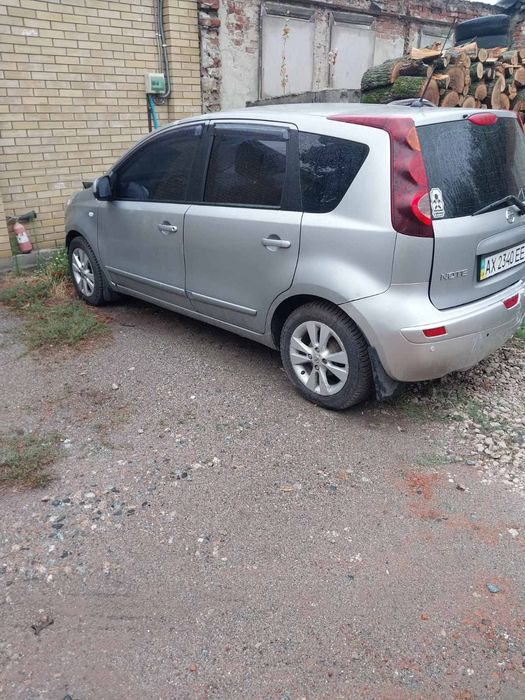 Nissan note 2010  автомат