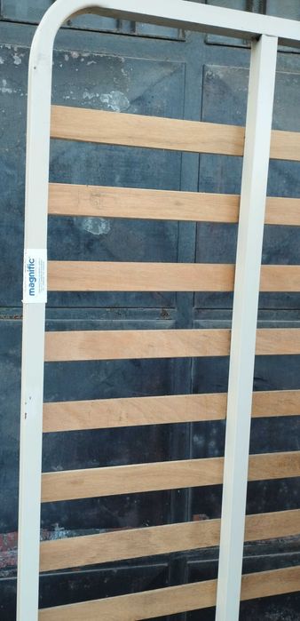 Estrado para cama de casal, usado em bom estado