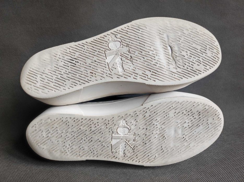 2- Calvin Klein Jeans - Sneakersy na platformie r. 39