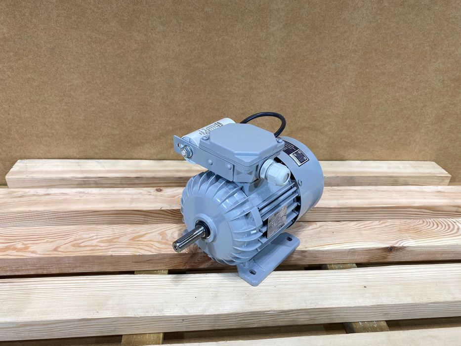 silnik elektryczny 0,37kW 2880obr. 1fazowy 230V BESEL IE3
