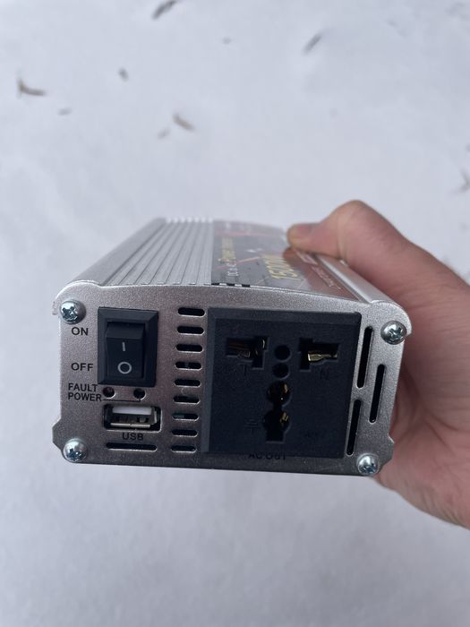 Продам інвертор 12/220 v
