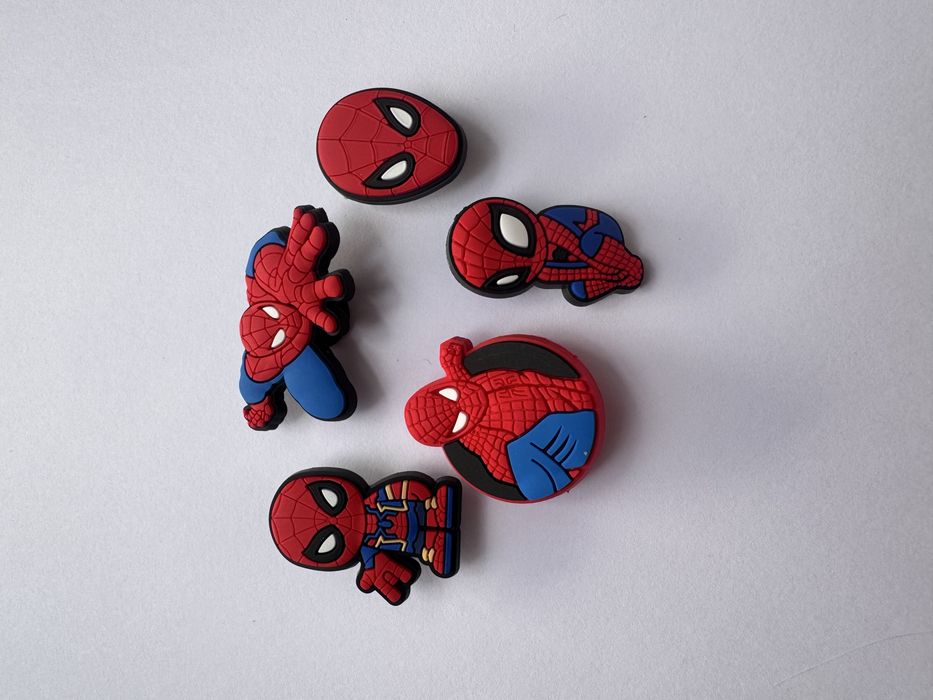 Nowe przypinki do croców jak jbbitz charms Crocs Spiderman 5 szt