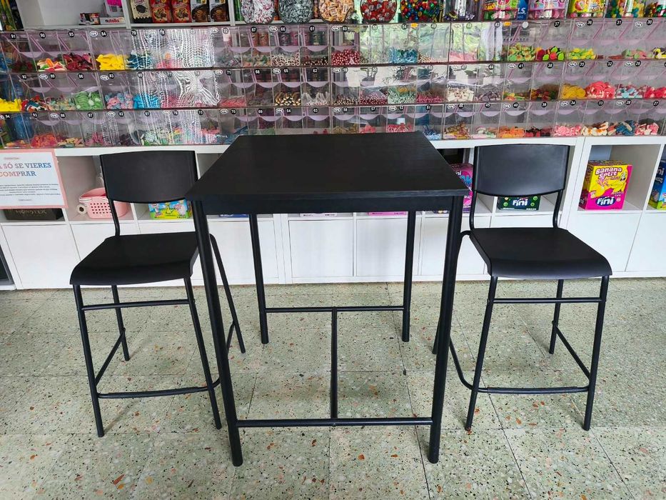 Conjunto de Mesa Alta + 2 Bancos de Bar