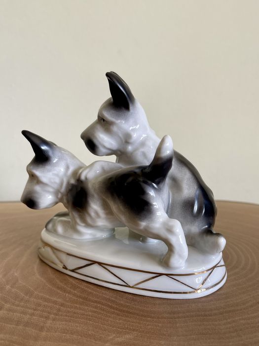Figura Porcelana Electro-Cerâmica Candal Par de Cães em Biscuit