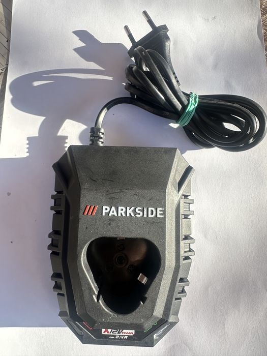 Зарядное устройство Parkside 12v 2.4a