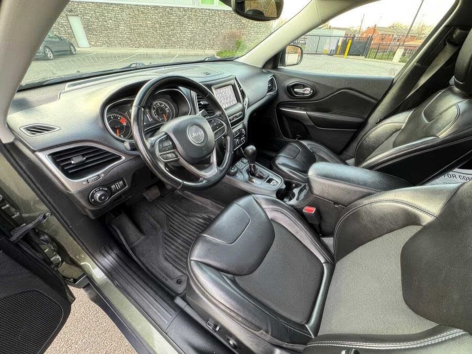 Jeep Cherokee Latitude Plus      2020