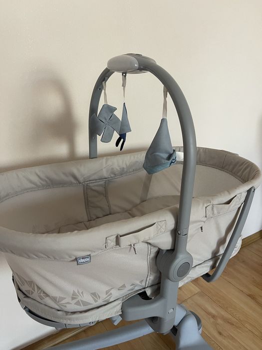 Ліжечко-стільчик Chicco для дитини