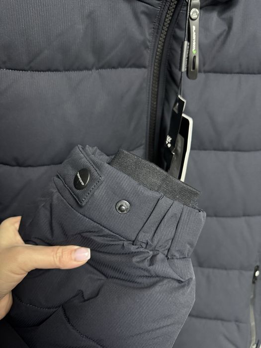 Чоловіча зимова куртка від бренду Black Vinyl.