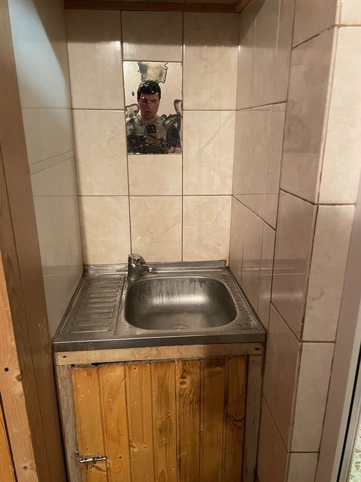 Кімната в гуртожитку не подалік макдоналдс