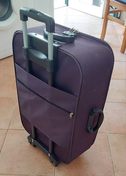 MALA DE VIAGEM DE PORÃO. Casa Quarto Mudanças Viajar.