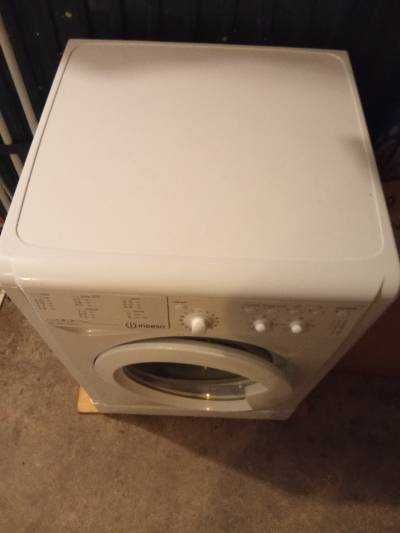 Vendo Máquina de Lavar Roupa Indesit em muito bom estado