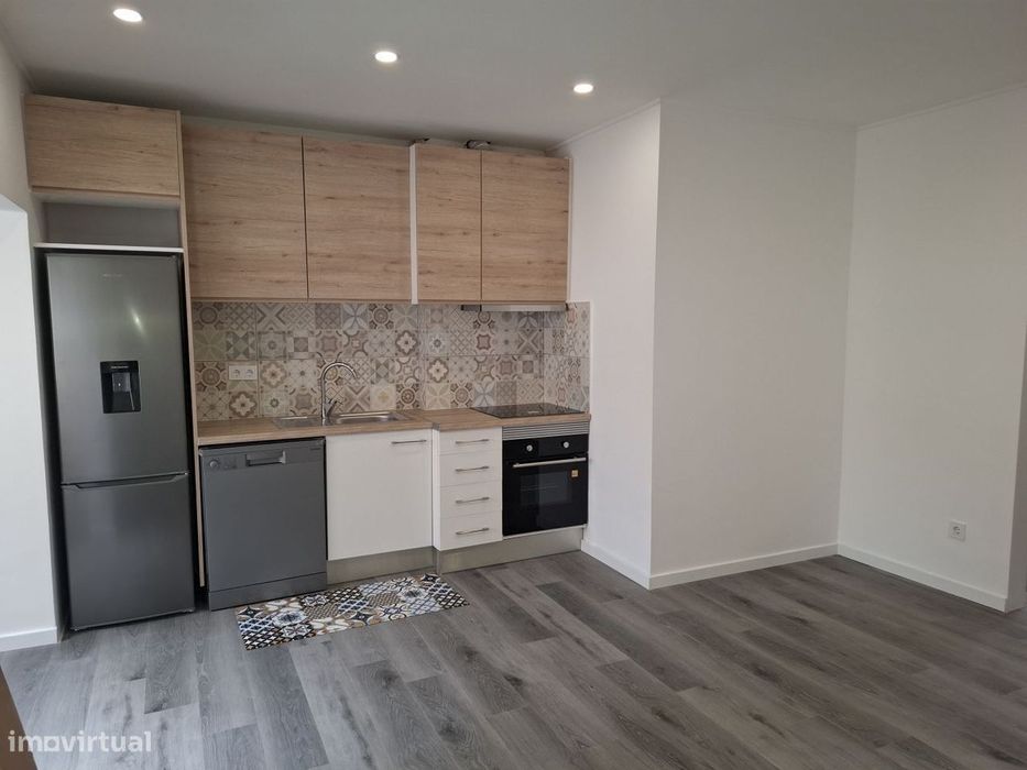 OPORTUNIDADE! ApartamentoT2 Remodelado na Baixa da Banheira — Barreiro E Lavradio, Setúbal