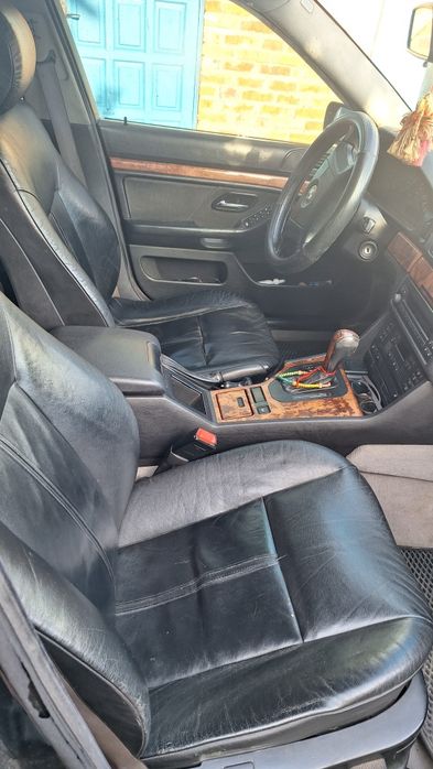 Продам е 39, 2,5 мотор, автомат