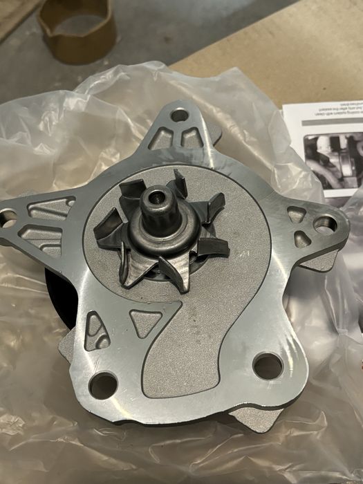 Помпа для Тойота 1,6