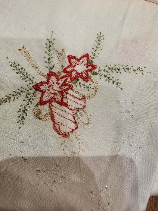 Świąteczny obrus na stół,środek stołu vintage, biały, ręczny haft