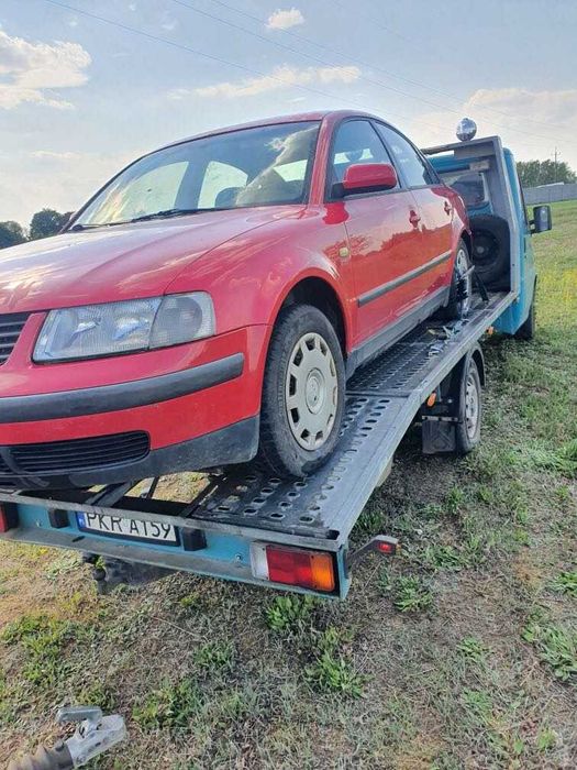Volkswagen Passat B5 sedan 1.9 tdi 110KM przed lift czerwony na części