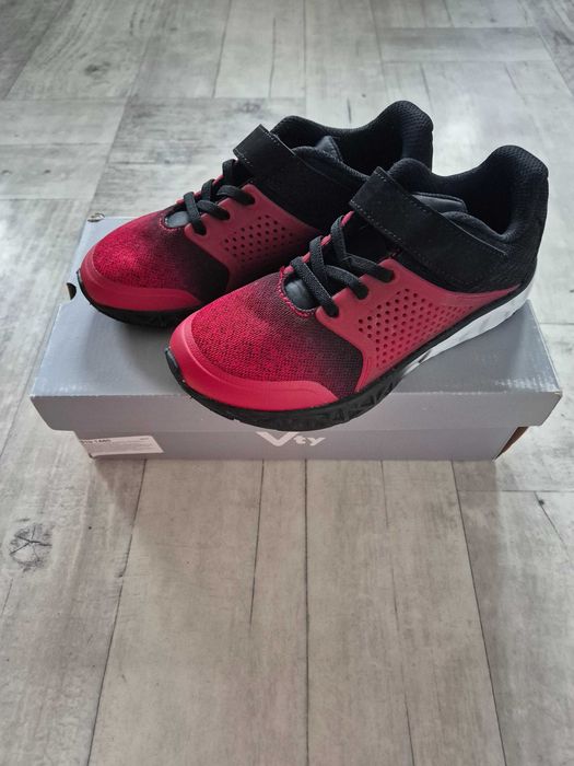 Nowe buty sportowe, chłopięce, czerwone, rozmiar 33