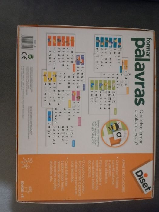 Jogo em puzzle de formar palavras