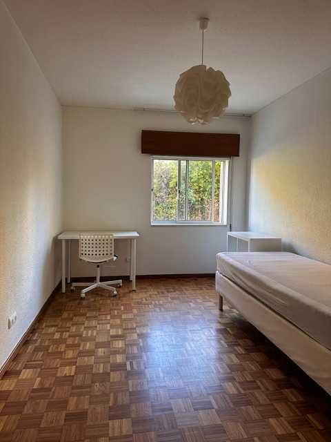 Quarto c/closet em apartamento T3, em Telheiras, Lisboa