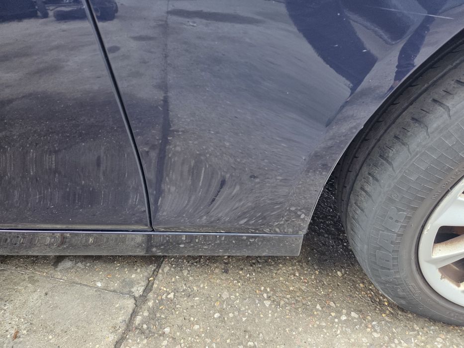 Błotnik prawy przedni BMW F10 F11 Imperialblau A89 przód w kolor oryginał