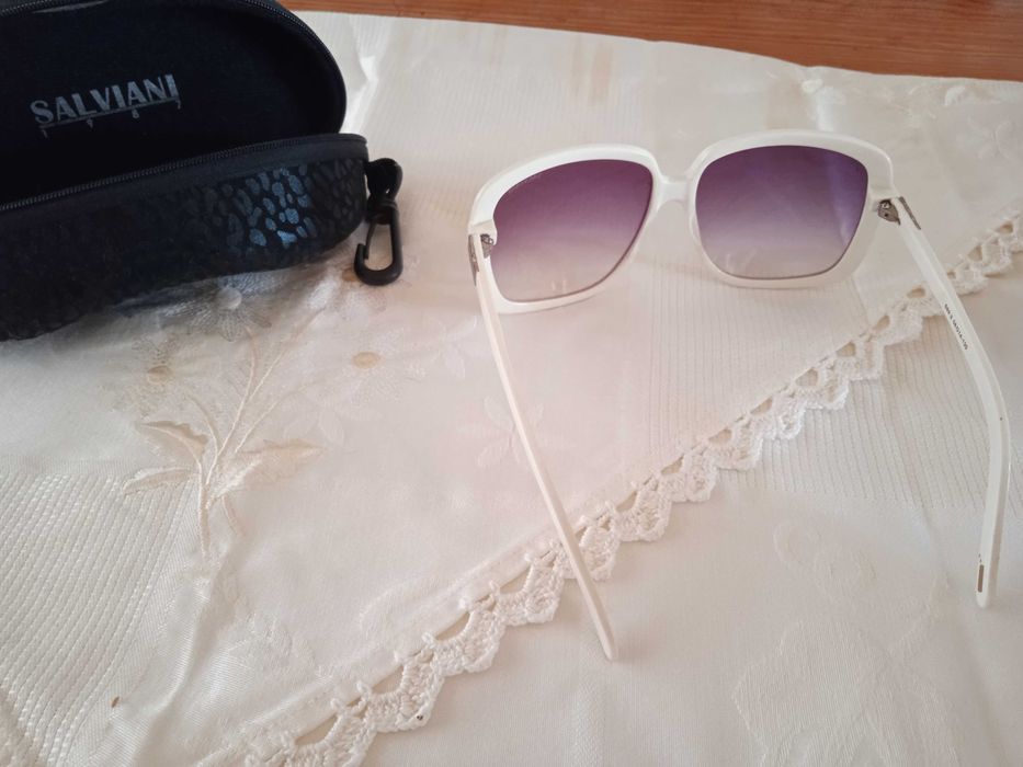 Óculos de sol novos + Estojo rígido