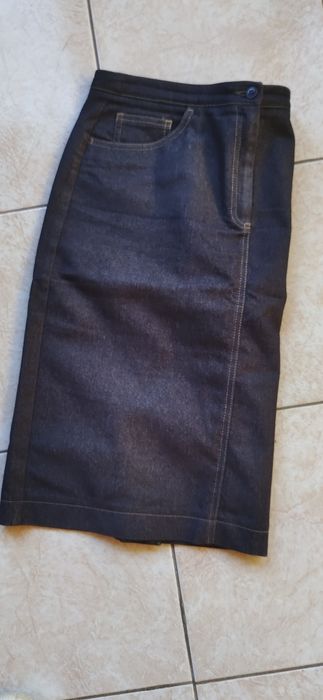 Saia direita p/ senhora.