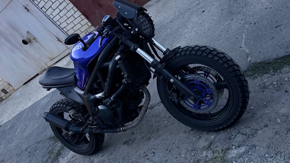 Кафе рейсер Suzuki sv650