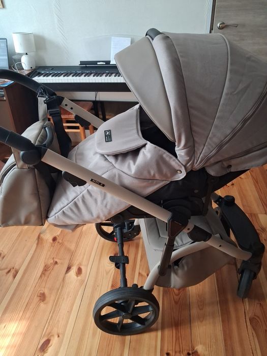 Продам коляску Адамекс