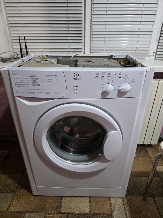 Продам стиральную машину  INDESIT WISN 82