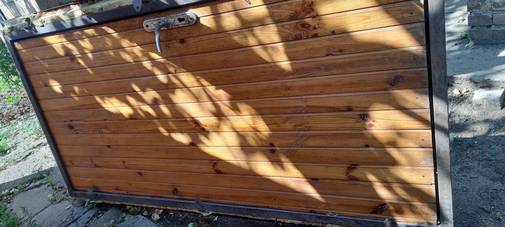 Двері металеві звуконепроникні.