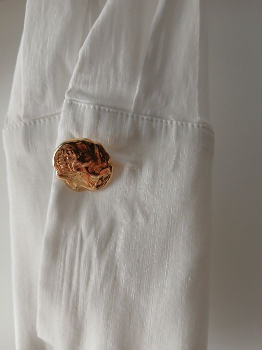 Blusa branca assimétrica