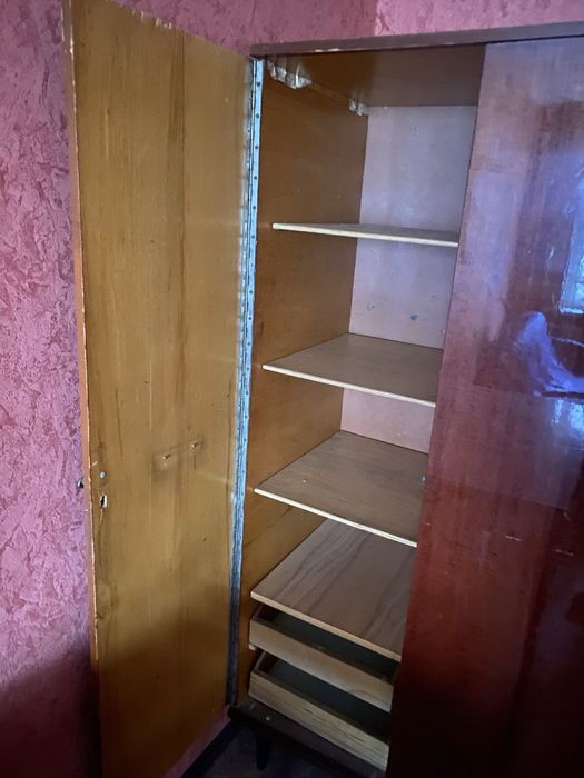 Шкаф платяной, гардероб, шифоньер.