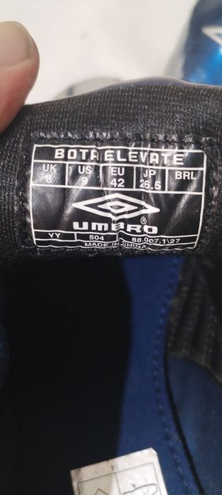Chuteiras umbro novas