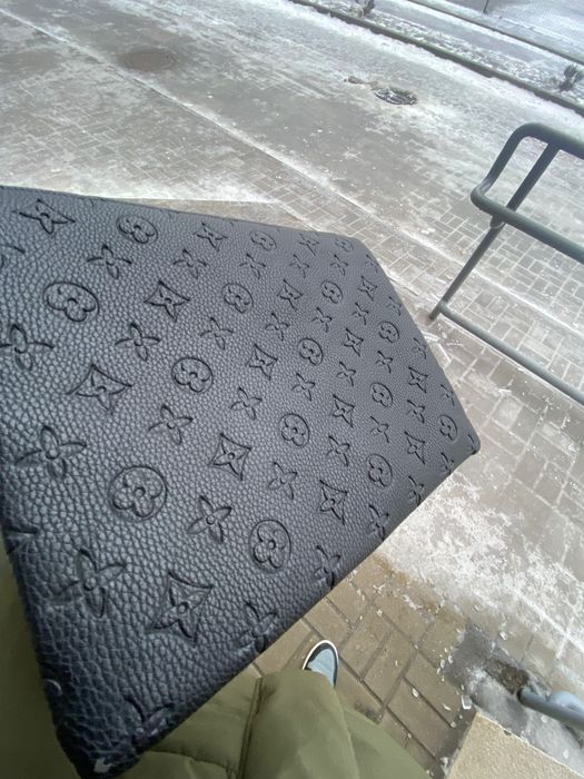 Мужской клатч Louis Vuitton Pochette Voyage MM Monogram Empreinte