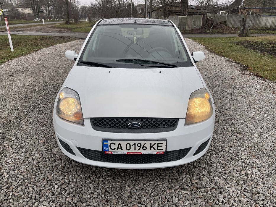 Продам Ford Fiesta 1.3 бензин