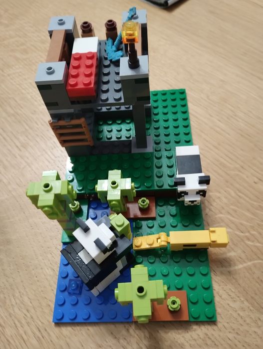 LEGO Minecraft Żłobek dla pand 21158