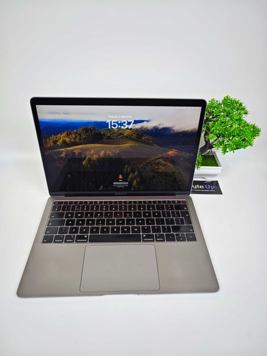 Apple MacBook Air 13" A1932 (2019) i5 / 8GB / 256GB SSD / Space Gray