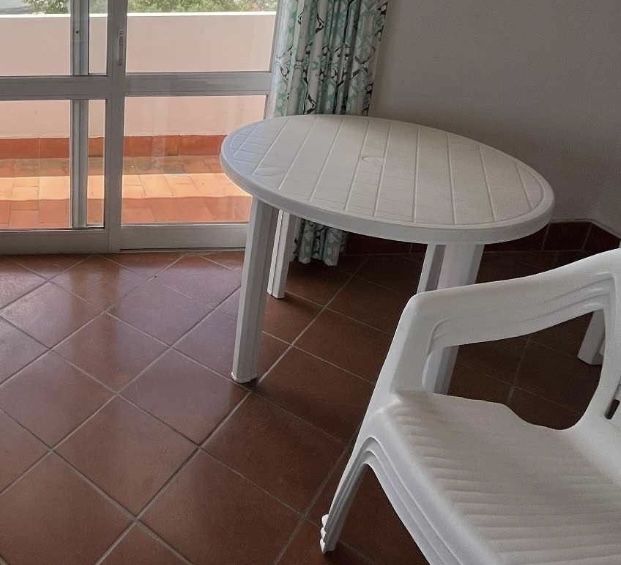 Mesa redonda de jardim branca de 90cms (resina/plástico)