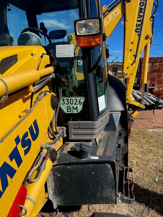 Екскаватор навантажувач Komatsu WB93R