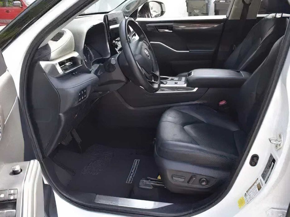 Toyota Highlander Hybrid      2022