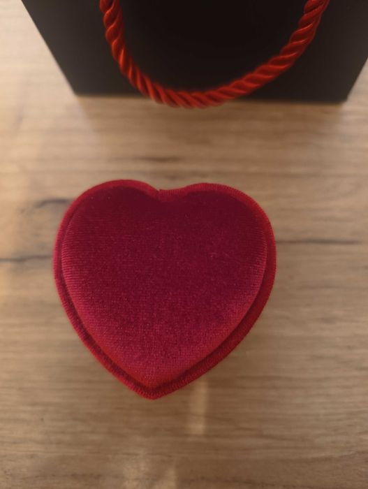 Pierścionek zaręczynowy