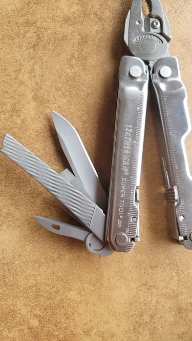 Leatherman super tool 300 z etui