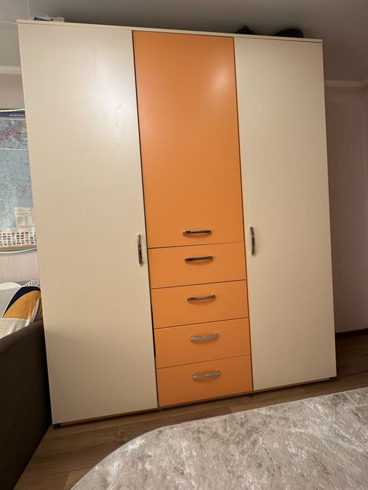 Меблі в диячу кімнату