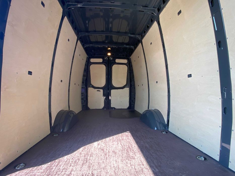 IVECO Daily L1H1 zabudowa ze sklejki Podłoga 12 mm MONTAŻ GRATIS !