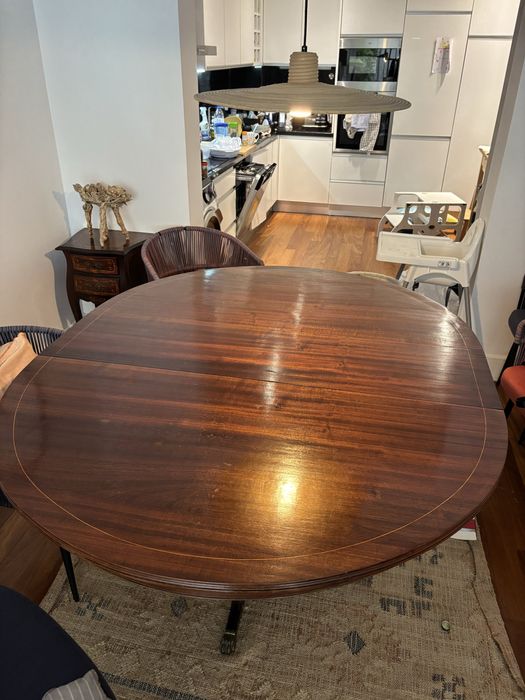 ---  Mesa de Jantar Redonda Extensível – Até 12 Pessoas